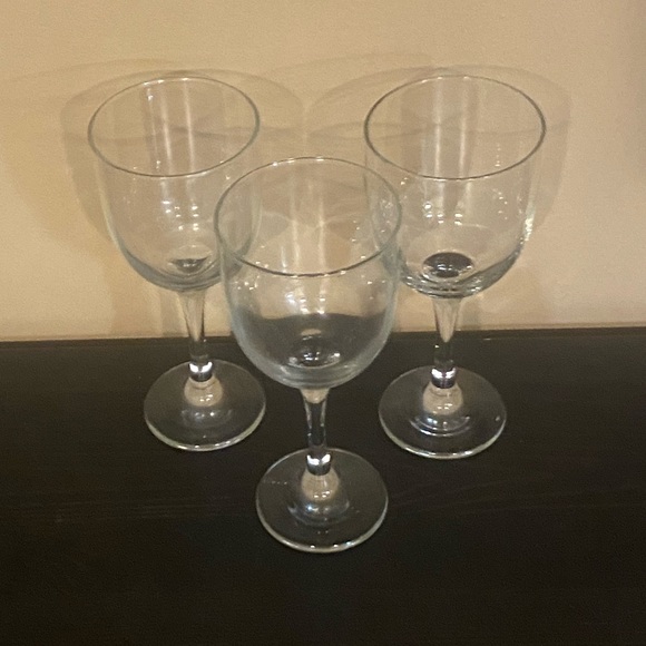 Set of 2 Standard Wine Glasses - Picture 4 of 7
